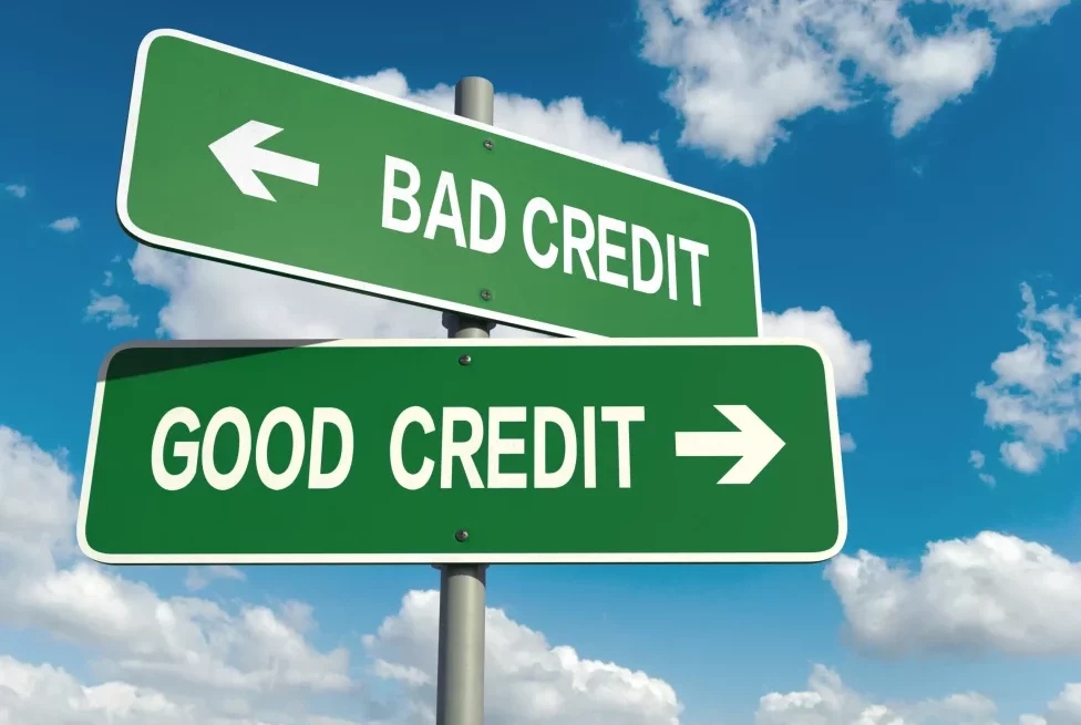 sign post with bad credit and good credit